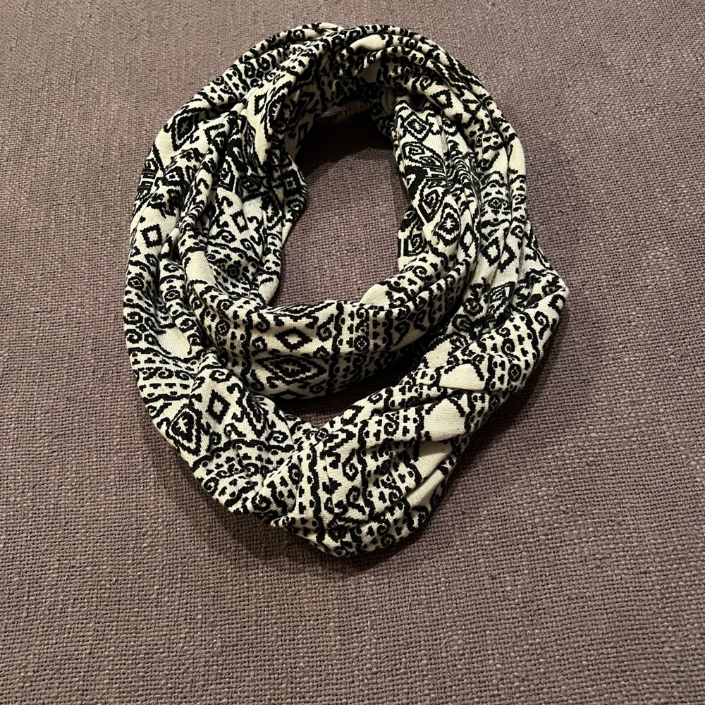 Boho Patterned Infinity Scarf - Picture 5 of 5